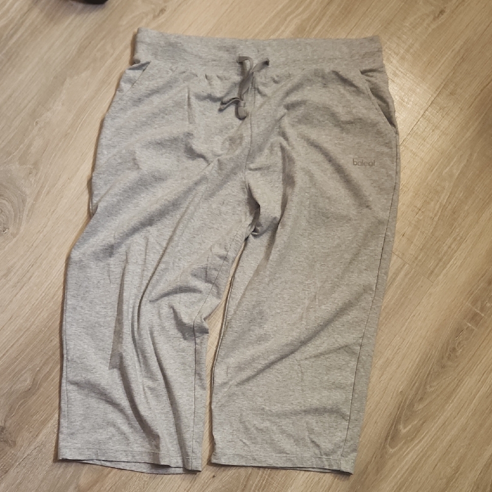 Baleaf Women's Gray Cropped Pants